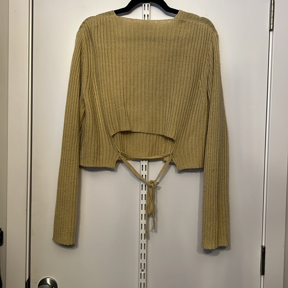 Oak + Fort Cropped scoop neck sweater with cutout back detail - Picture 3 of 4